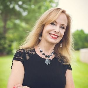 Meet your Posher, Yvonne